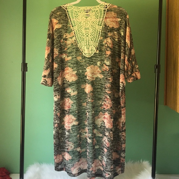 Rue 21 shawl - Picture 5 of 8